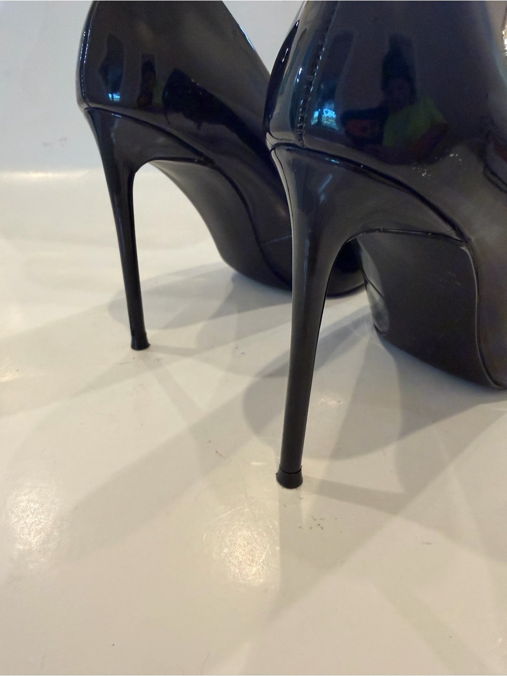 Steve Madden Black Patent Pointed-Toe Pumps Size 8 - Picture 7 of 13